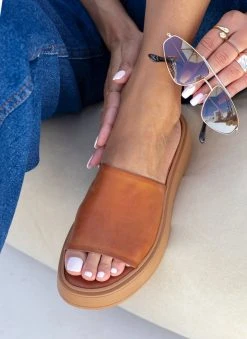 Flatforms δερμάτινα με φαρδιά φάσα Iris Sandals - Ταμπά -Κατάστημα TheFashionProject sandalia dermatina iris me fardia fasa 103999 et37