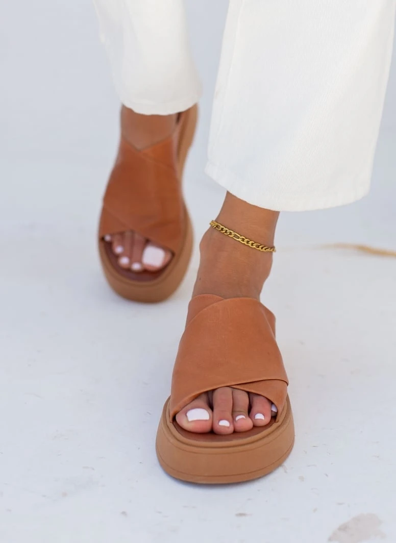Flatforms δερμάτινα Crossover Iris Sandals - Ταμπά 3 Flatforms δερμάτινα Crossover Iris Sandals - Ταμπά