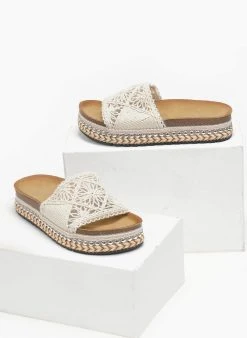 The Fashion Project Σανδάλια με Crochet φάσα και πέρλες - Μπεζ -Κατάστημα TheFashionProject sandalia me crochet fasa kai perles 111721 14ov