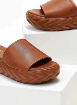 Flatforms δερμάτινα με σχέδιο στη σόλα Estil - Ταμπά 8 Flatforms δερμάτινα με σχέδιο στη σόλα Estil - Ταμπά -Κατάστημα TheFashionProject slides estil dermatina me sporty sola 104484 f3oc