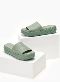 Flatforms δερμάτινα με σχέδιο στη σόλα Estil - Μέντα -Κατάστημα TheFashionProject slides estil dermatina me sporty sola 104487 mud2