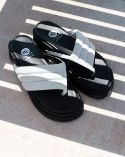 Flatforms καπιτονέ Tfp - Λευκό -Κατάστημα TheFashionProject tfp slides me kapitone sxedio 93571 pmv6