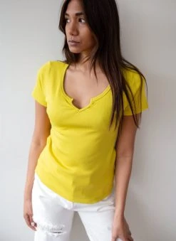 NAIBA Μπλούζα ριπ με V Cut άνοιγμα 601.219 - Μουσταρδί 14 NAIBA Μπλούζα ριπ με V Cut άνοιγμα 601.219 - Μουσταρδί -Κατάστημα TheFashionProject topaki rip me v cut anoigma 601219 100983 51rm