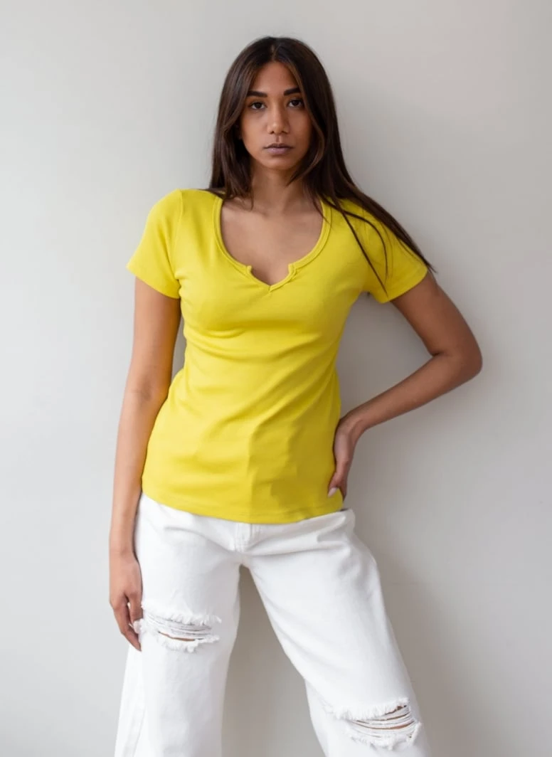 NAIBA Μπλούζα ριπ με V Cut άνοιγμα 601.219 - Μουσταρδί 3 NAIBA Μπλούζα ριπ με V Cut άνοιγμα 601.219 - Μουσταρδί